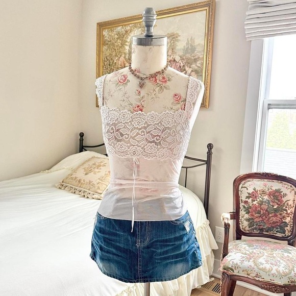 Cabernet Tops - Y2K ivory lace camisole Cabernet size large